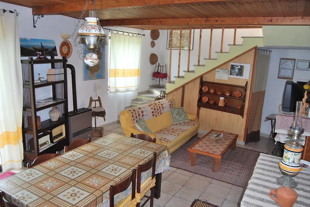B&B Baddesalighes Bolotana Bed & Breakfast